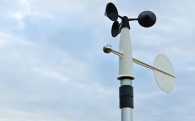 Cómo funciona un sensor de viento para toldos y por qué es tan importante