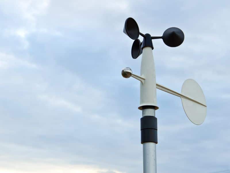 cómo funciona un sensor de viento para toldos portada